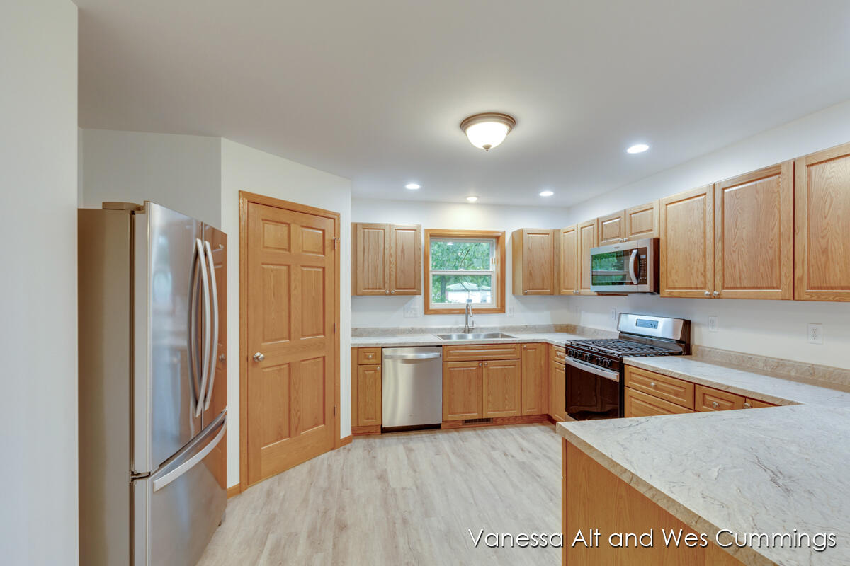 902 North York Street Belding, MI 48809 - Photo 11 of 38 IMG_1010