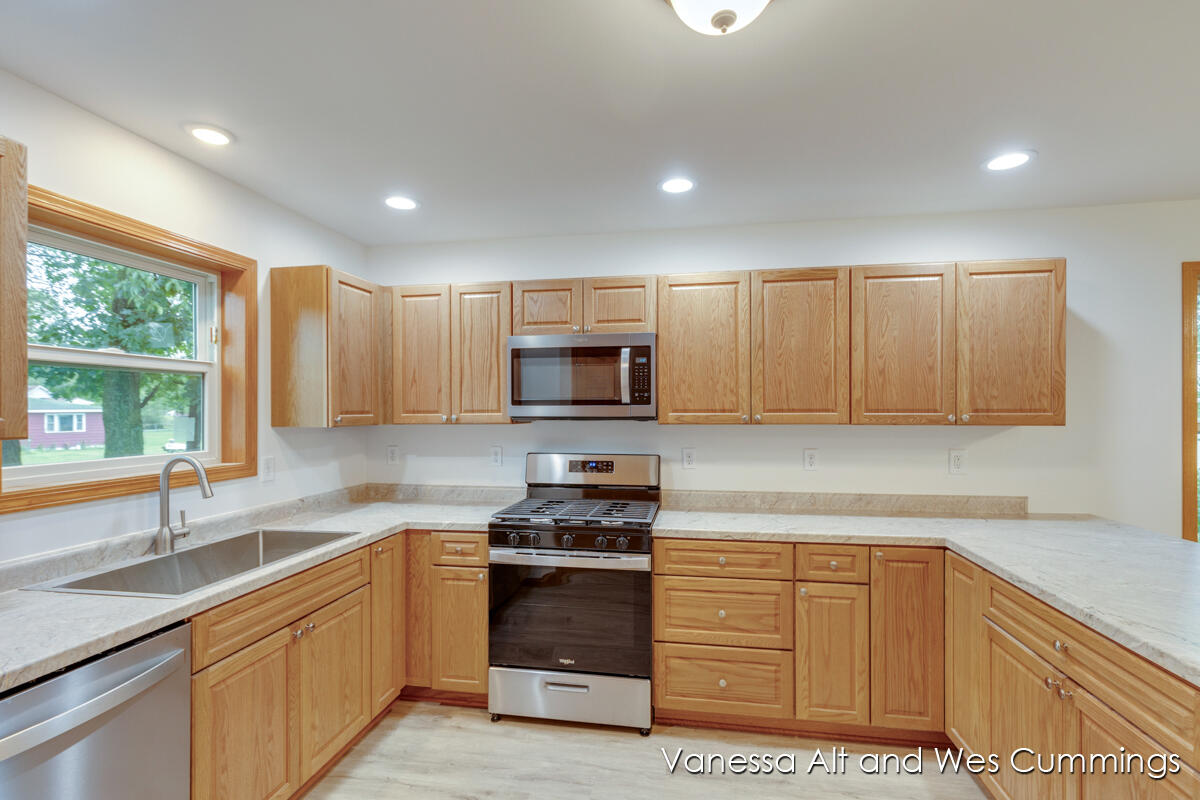 902 North York Street Belding, MI 48809 - Photo 12 of 38 IMG_1011