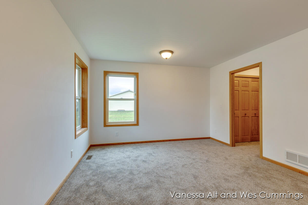 902 North York Street Belding, MI 48809 - Photo 19 of 38 IMG_1018