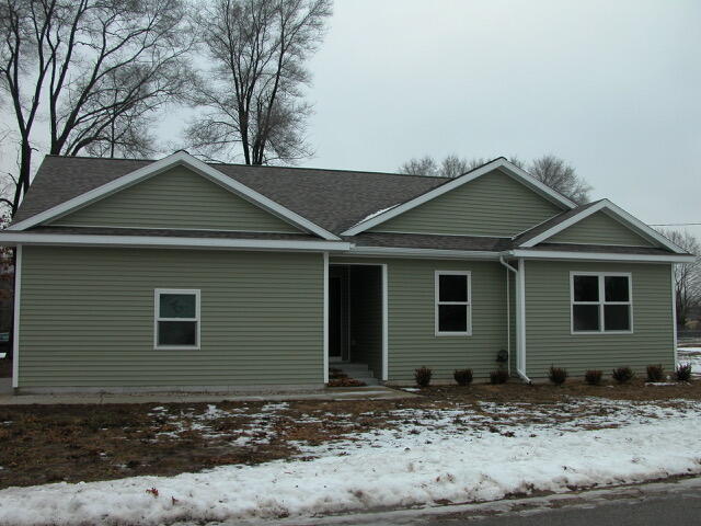 902 North York Street Belding, MI 48809 - Photo 2 of 38 DSCN0452