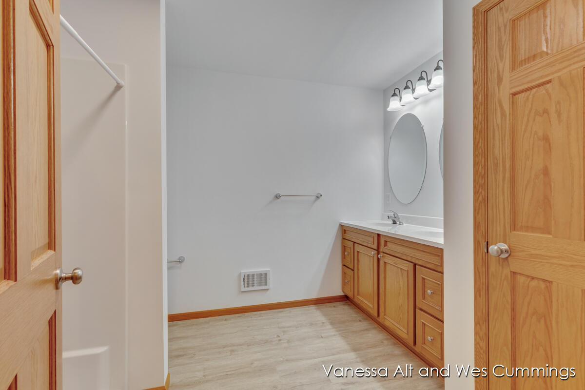 902 North York Street Belding, MI 48809 - Photo 22 of 38 IMG_1021