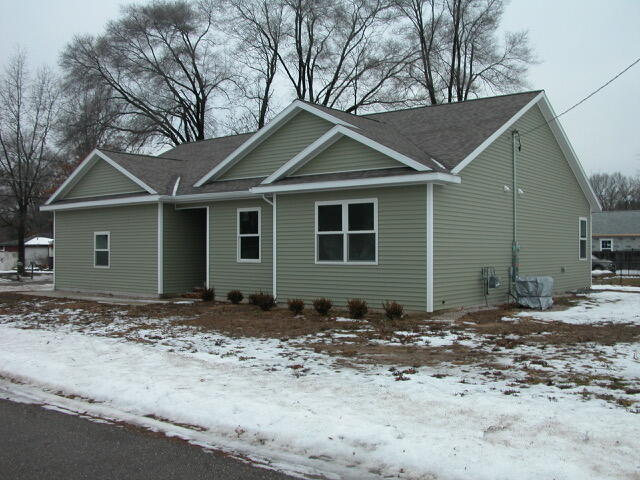 902 North York Street Belding, MI 48809 - Photo 3 of 38 DSCN0449