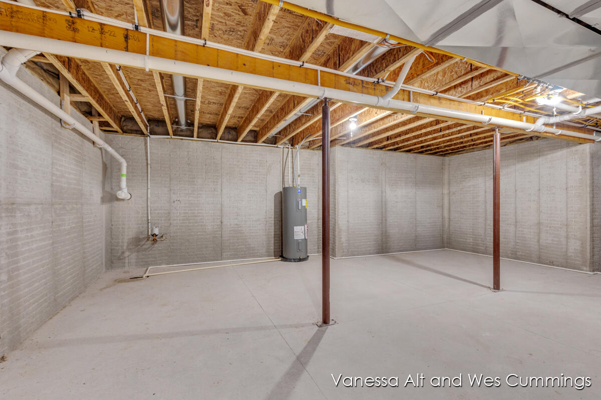 902 North York Street Belding, MI 48809 - Photo 32 of 38 IMG_1031