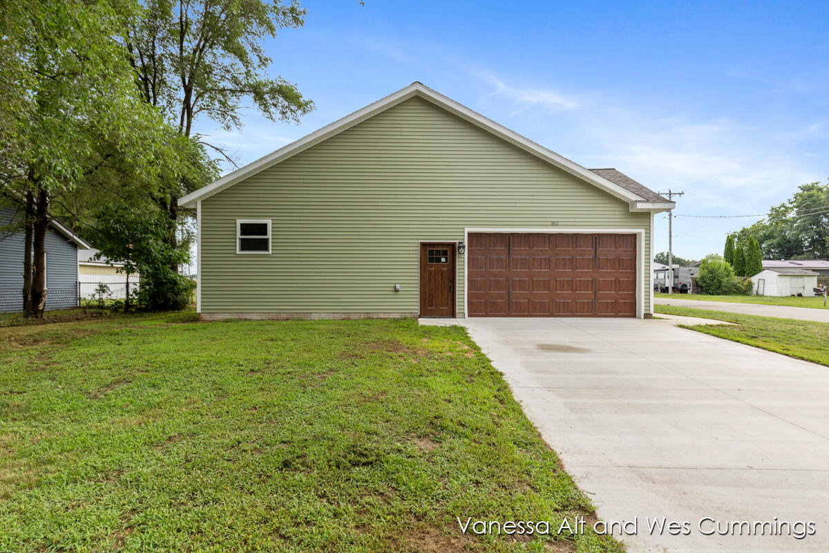 902 North York Street Belding, MI 48809 - Photo 35 of 38 IMG_1003