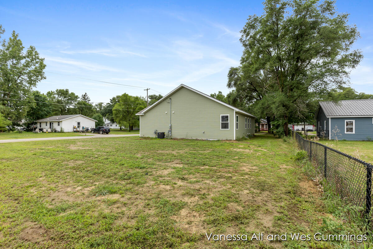 902 North York Street Belding, MI 48809 - Photo 38 of 38 IMG_1036
