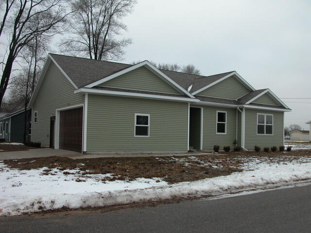 902 North York Street Belding, MI 48809 - Photo 4 of 38 DSCN0453