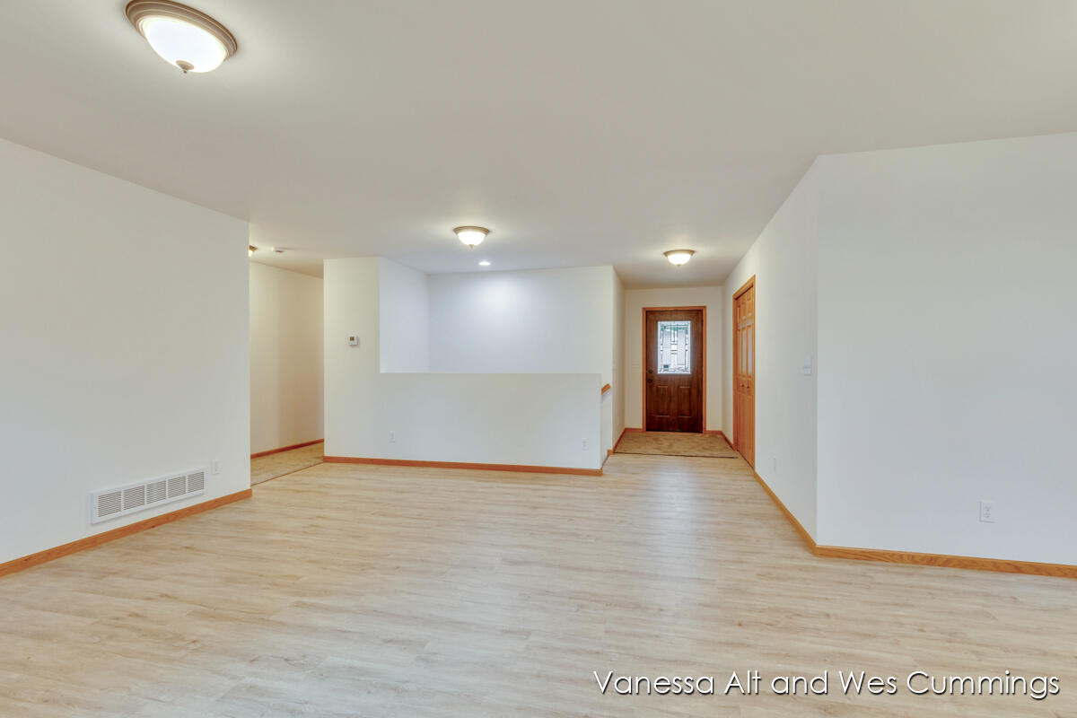 902 North York Street Belding, MI 48809 - Photo 6 of 38 IMG_1005