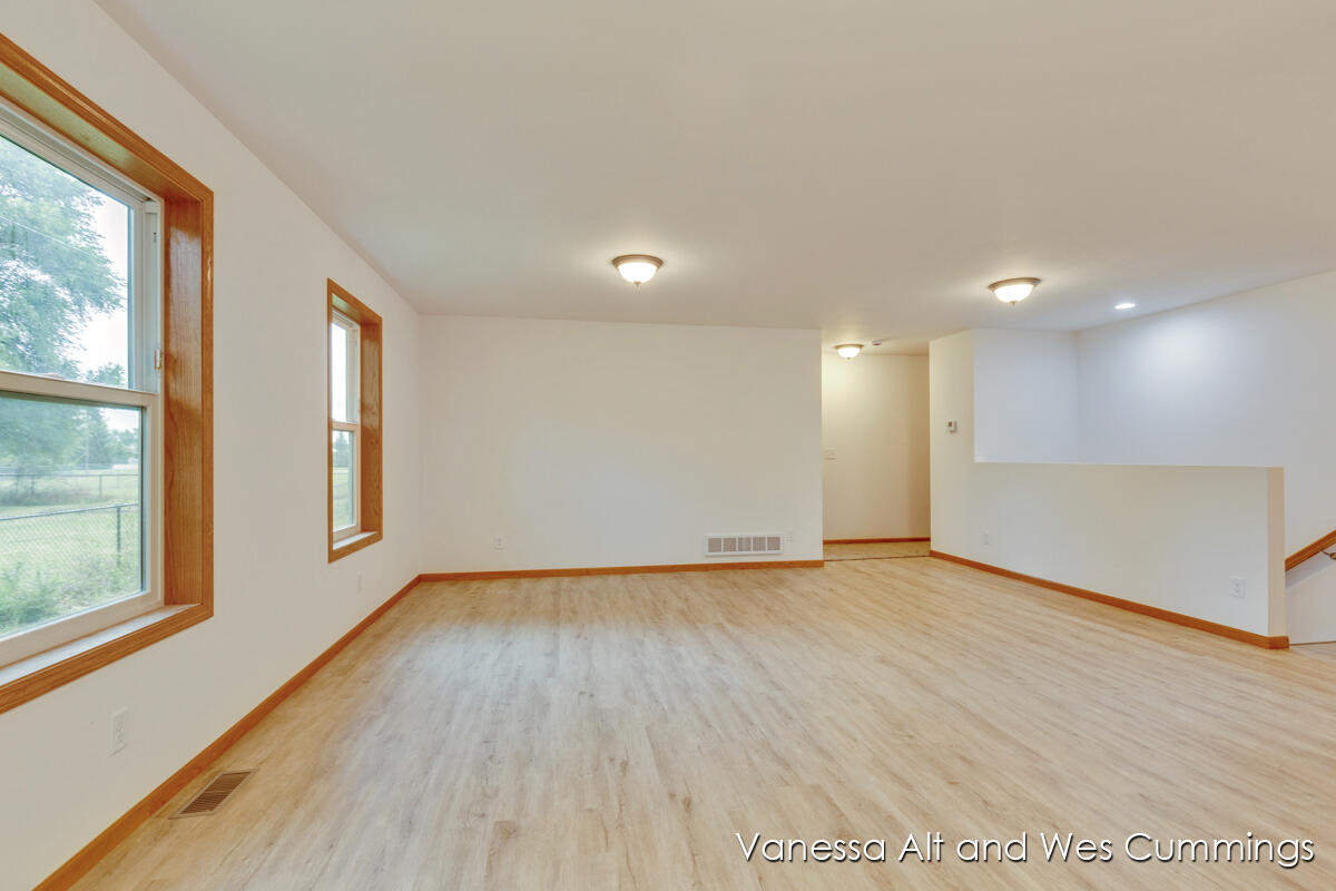 902 North York Street Belding, MI 48809 - Photo 7 of 38 IMG_1006