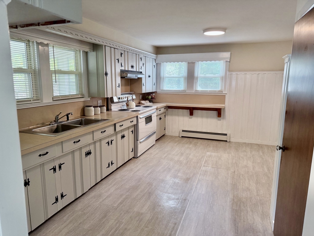 33 Highland Street Webster, MA 01570 - Photo 8 of 42