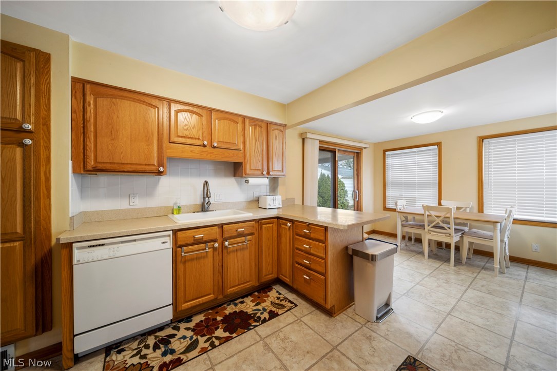 1238 Lander Road Cleveland, OH 44124 - Photo 9 of 31
