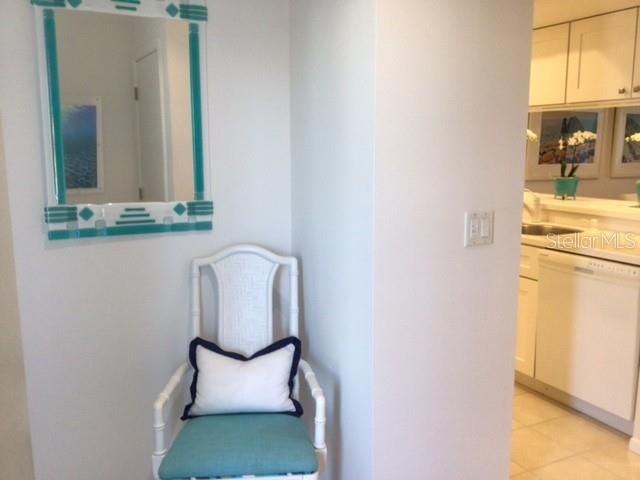 420 Gulf Boulevard, Unit 6 Boca Grande, FL 33921 - Photo 14 of 26 a view of a hallway with a chair and a mirror