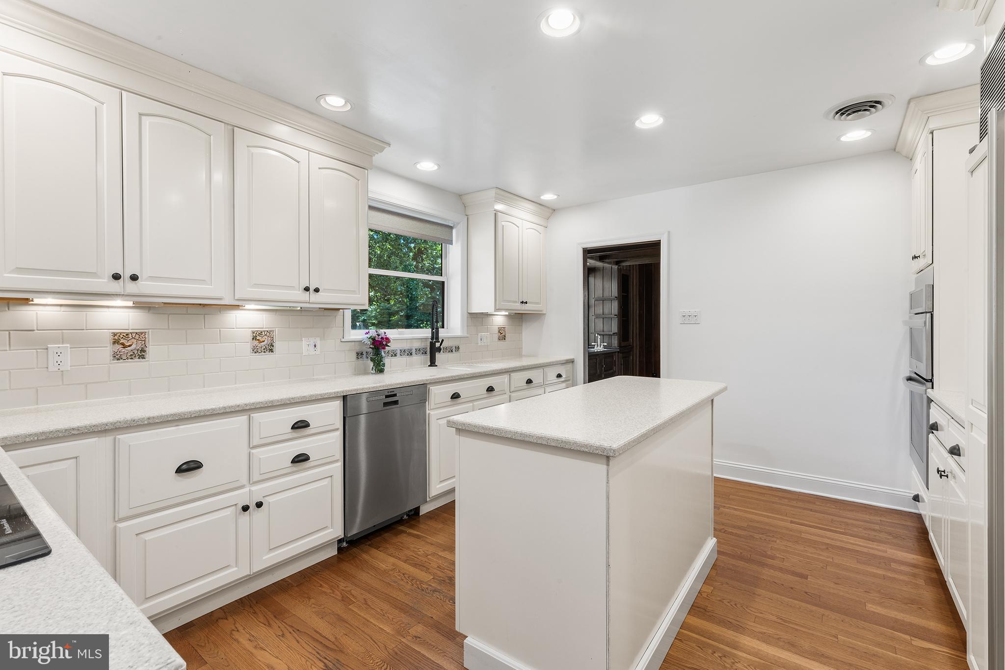 749 Bair Road Berwyn, PA 19312 - Photo 10 of 41 Kitchen with gas cooking