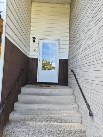 $2,700 | 6 Boxwood Court, Unit 6, Poughkeepsie, NY 12601