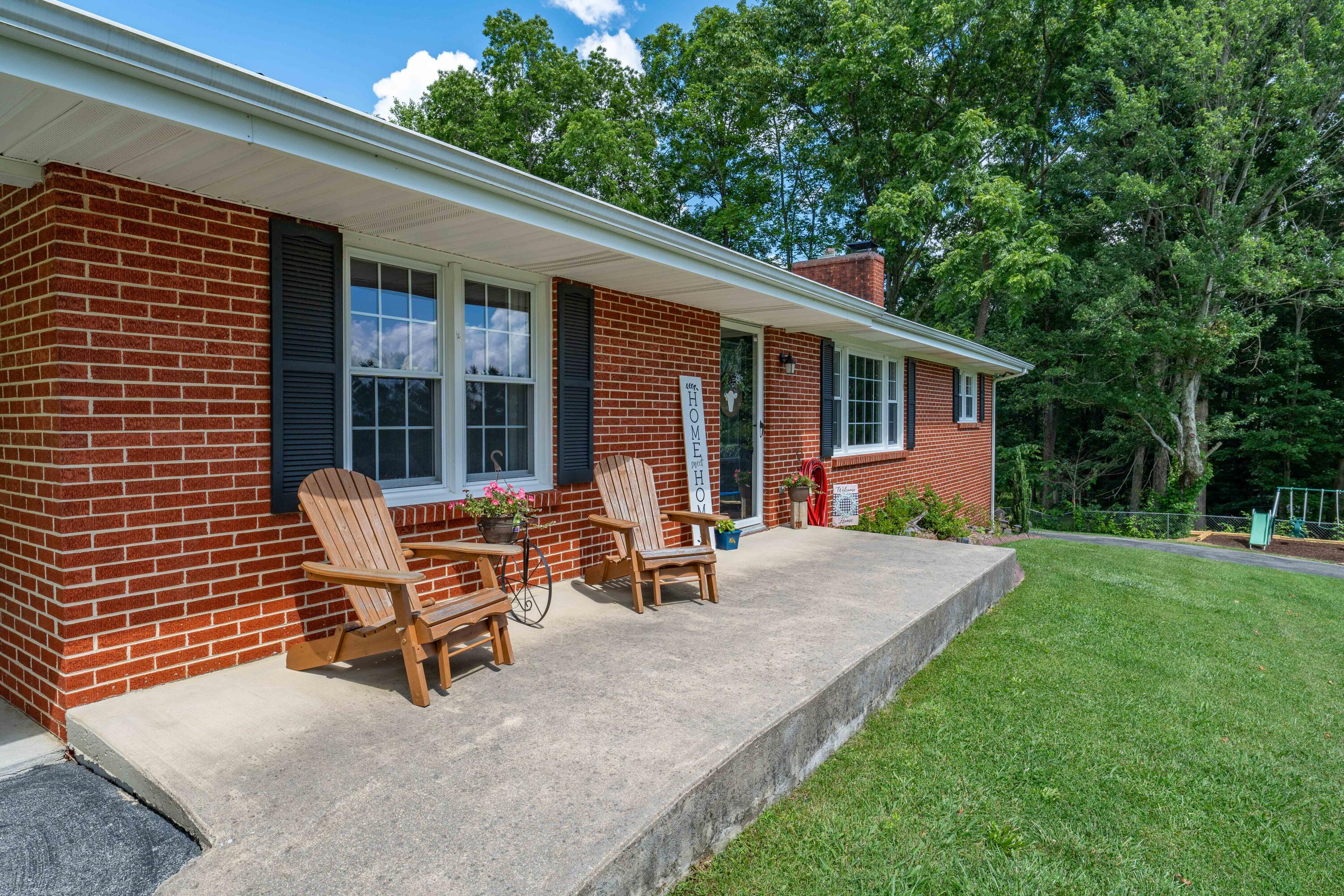 324 Hicks Road Piney Flats, TN 37686 - Photo 8 of 49 324 Hicks Road (9 of 62)
