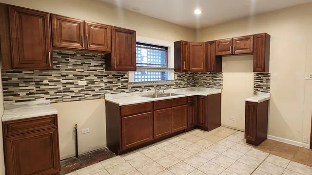 $149,900 | 10742 South Prairie Avenue, Chicago, IL 60628