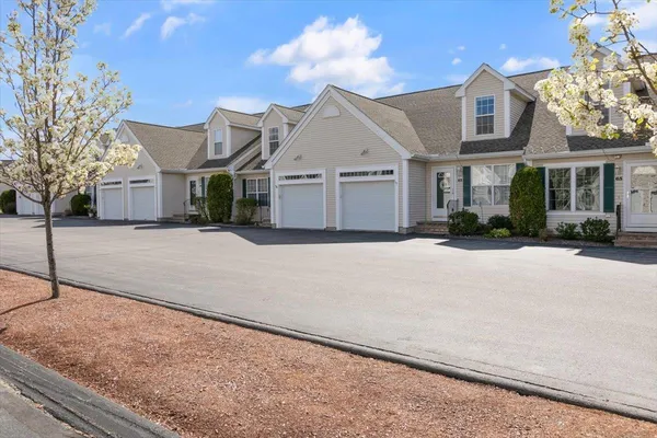 $435,000 | 63 Pleasant Street, Windham, NH 03087