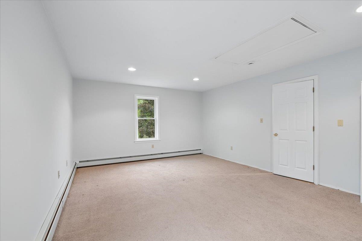 240 Sandown Road Chester, NH 03036 - Photo 32 of 41