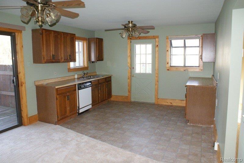 7049 Lapeer Road Davison, MI 48423 - Photo 8 of 15 DSC05592.JPG