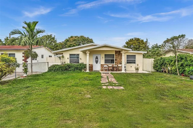 $699,000 | 2631 Northeast 214th Street, Miami, FL 33180