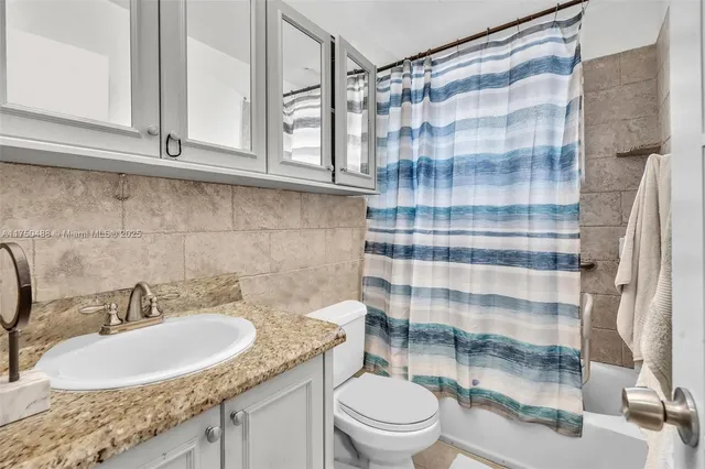 $699,000 | 2631 Northeast 214th Street, Miami, FL 33180