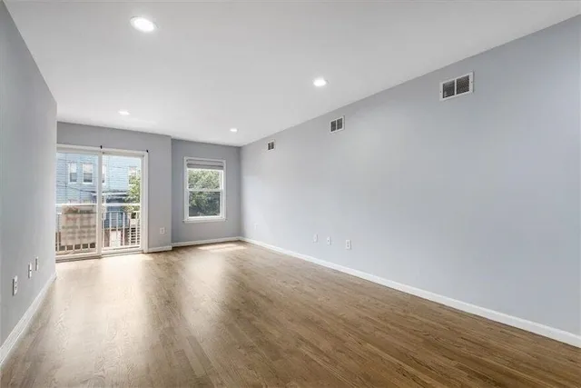 $3,300 | 150 Congress Street, Unit 1, Jersey City, NJ 07307