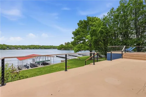 $2,500,000 | 70 M Street, Lake Lotawana, MO 64086
