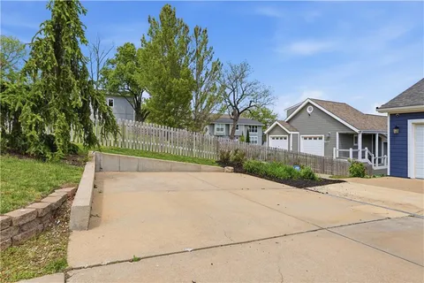 $2,500,000 | 70 M Street, Lake Lotawana, MO 64086