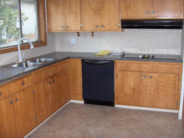 1241 Southwest Cheltenham Street Portland, OR 97239 - Photo 14 of 18 Gallery Image 14