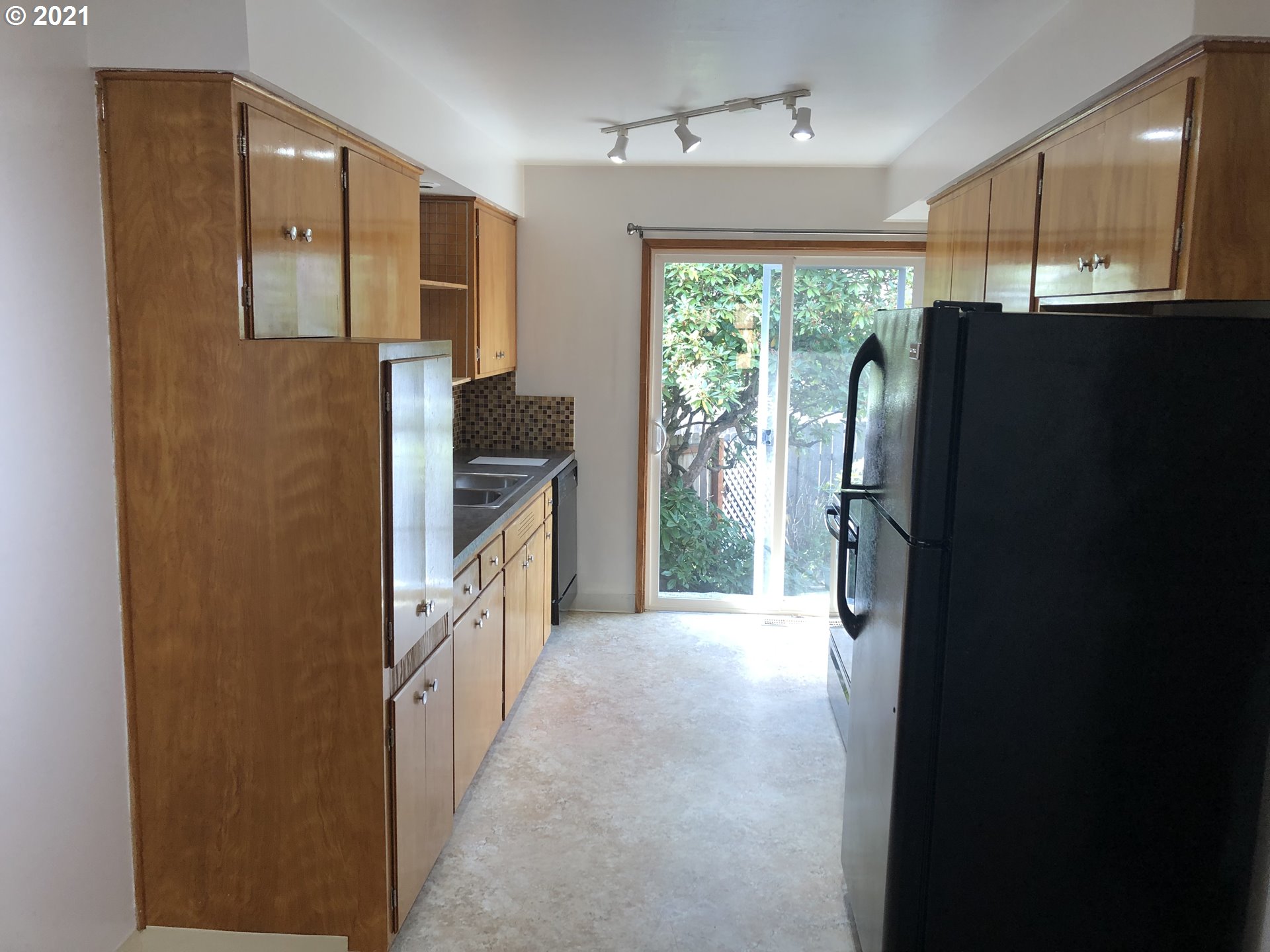 1241 Southwest Cheltenham Street Portland, OR 97239 - Photo 5 of 18 Gallery Image 5