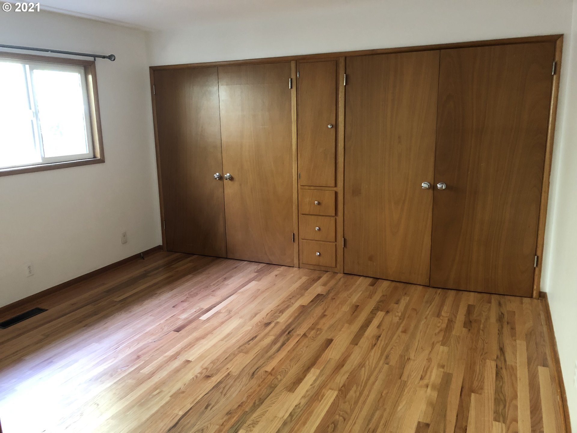1241 Southwest Cheltenham Street Portland, OR 97239 - Photo 7 of 18 Gallery Image 7