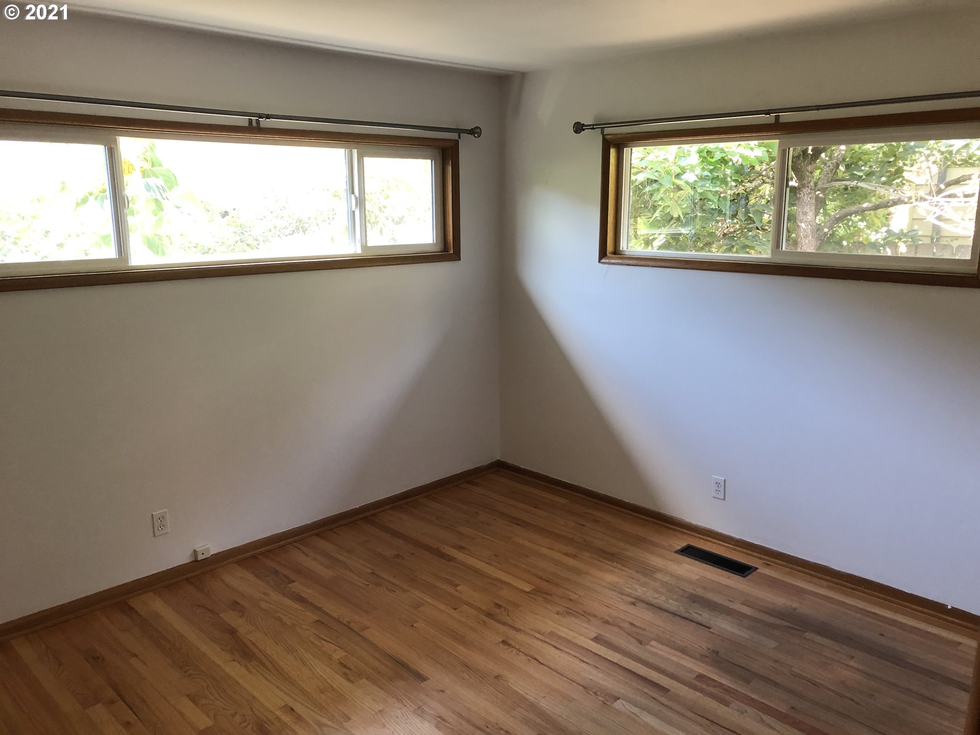 1241 Southwest Cheltenham Street Portland, OR 97239 - Photo 9 of 18 Gallery Image 9