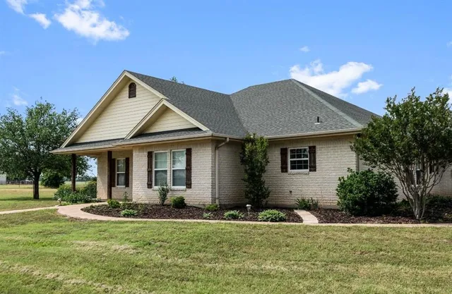 a view of a house with a yard and plants