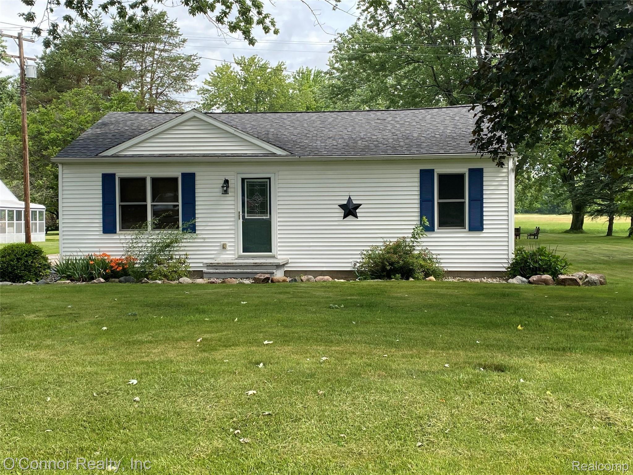 5393 East Vienna Road Clio, MI 48420 - Photo 2 of 23 IMG_1951.jpg