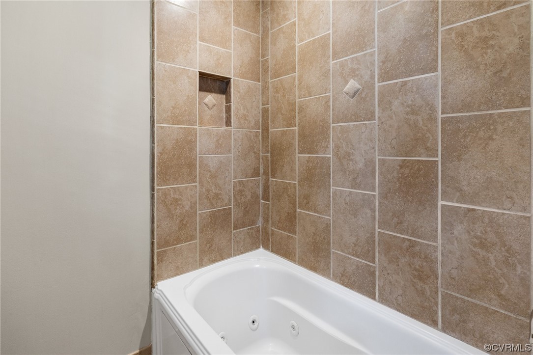 2210 Albion Road Midlothian, VA 23113 - Photo 26 of 36 a bathroom with a bathtub