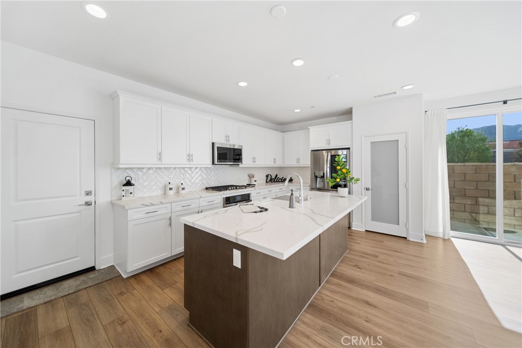 45325 Via Vela Temecula, CA 92592 - Photo 5 of 60