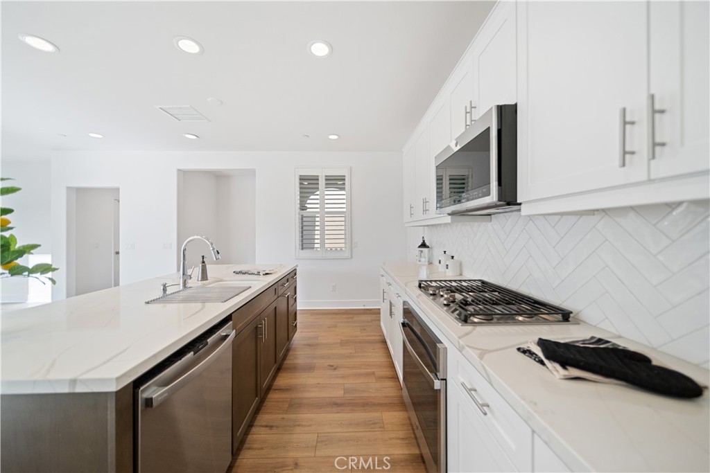 45325 Via Vela Temecula, CA 92592 - Photo 8 of 60