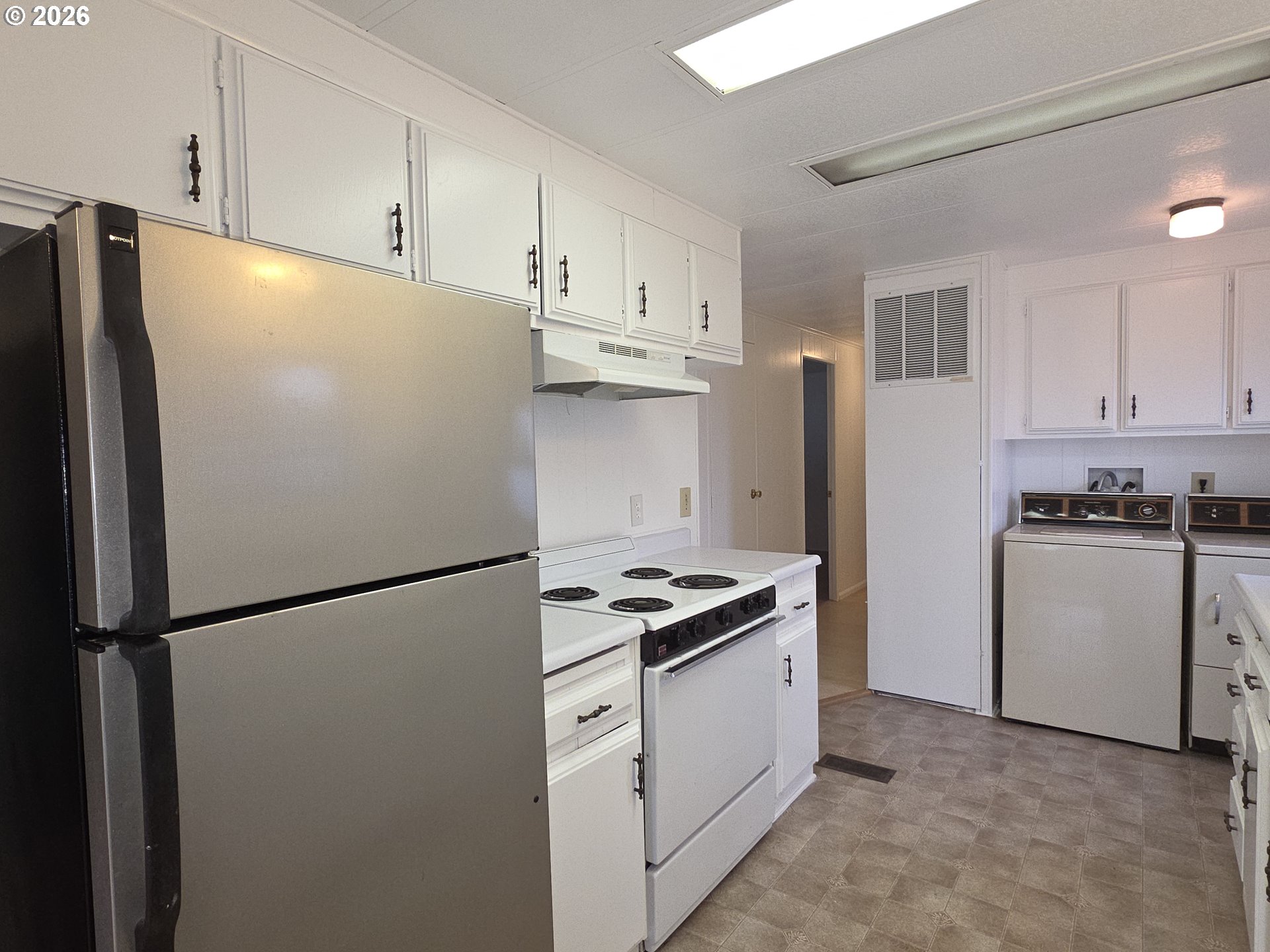 13045 Southeast Stark Street, Unit 112 Portland, OR 97233 - Photo 11 of 25