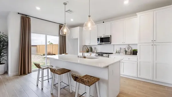 $2,600 | 7066 West Cheshire Avenue, Fresno, CA 93723