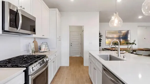 $2,600 | 7066 West Cheshire Avenue, Fresno, CA 93723