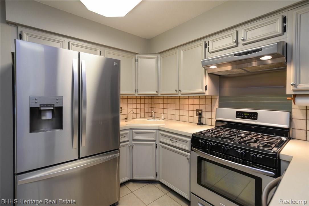 1264 North Kellogg Road Howell, MI 48843 - Photo 16 of 57 Stainless Steel Appliances Stay