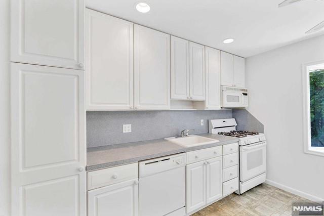 516 Knickerbocker Road Cresskill, NJ 07626 - Photo 1 of 5