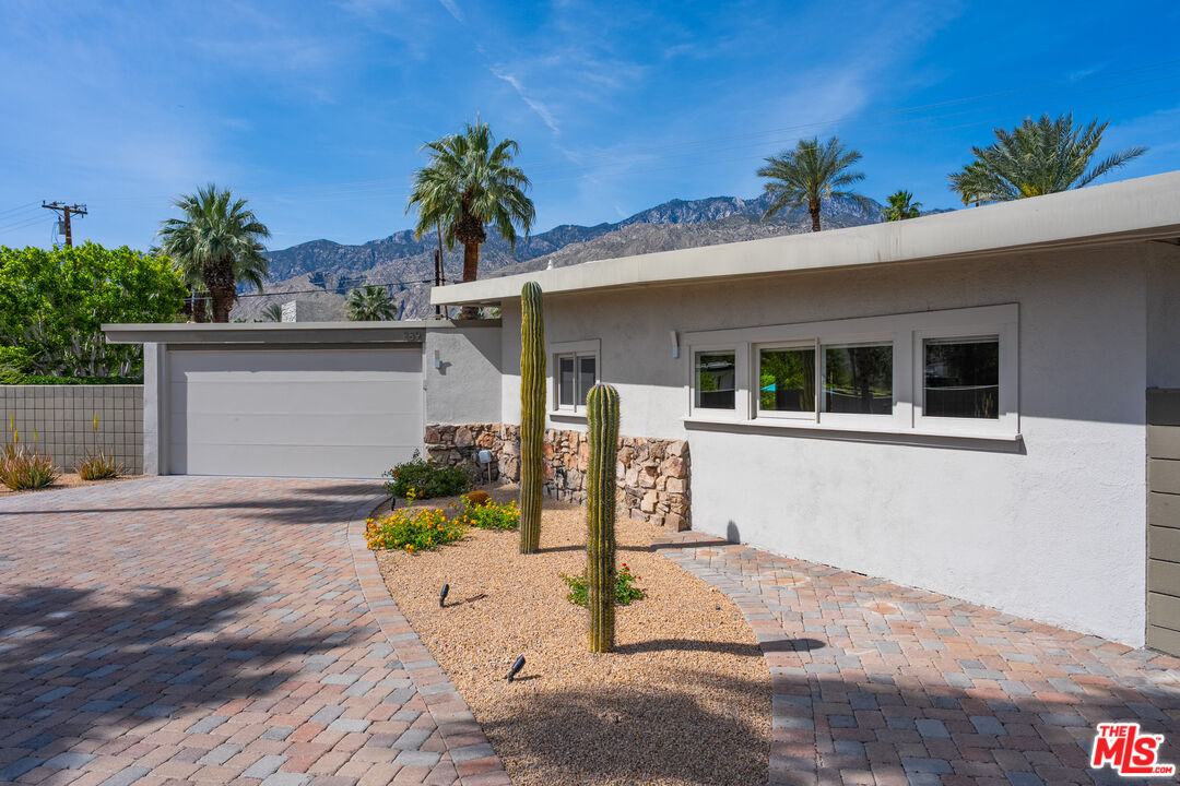 289 North Michelle Road Palm Springs, CA 92262 - Photo 4 of 40