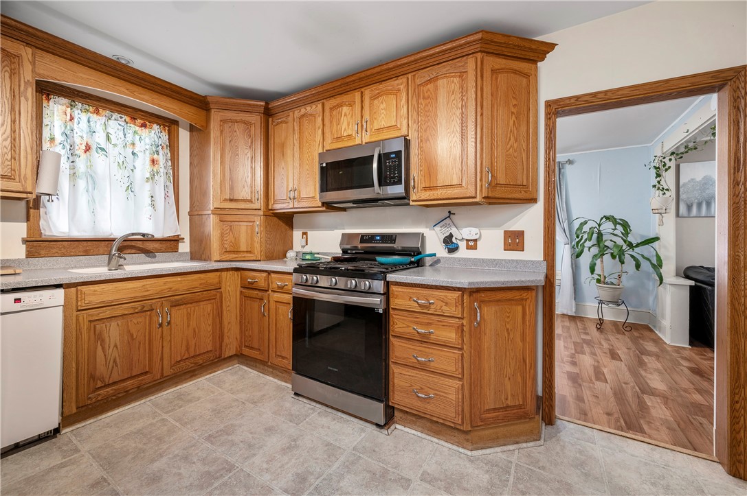 180 Bernice Avenue Woonsocket, RI 02895 - Photo 4 of 27