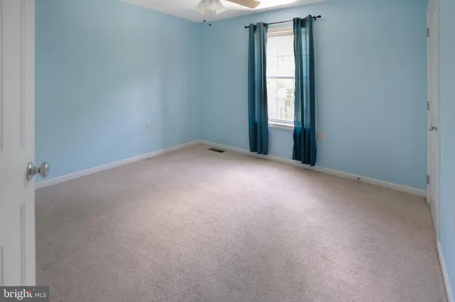 a view of empty room with window