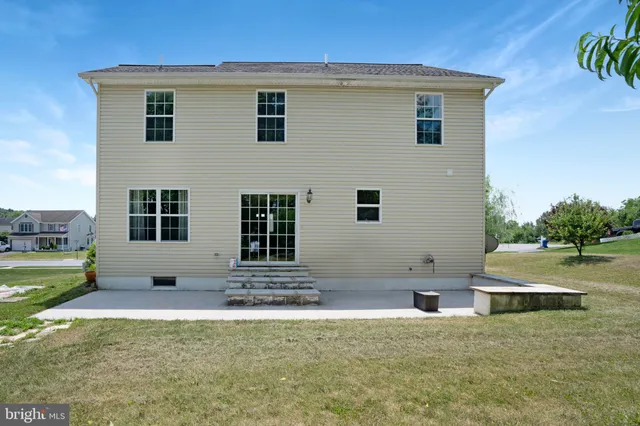 a house view with a outdoor space