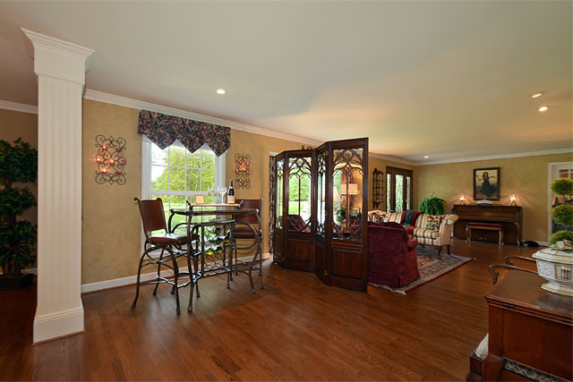 833 North Inverway Road Inverness, IL 60067 - Photo 11 of 25 a living room with furniture and a wooden floor