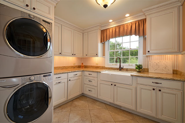 833 North Inverway Road Inverness, IL 60067 - Photo 13 of 25 a kitchen with sink and cabinets