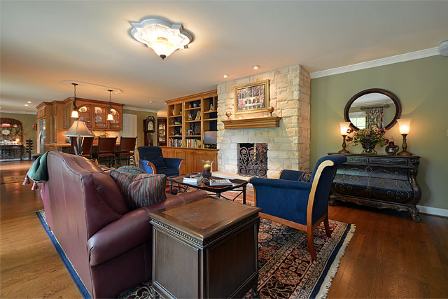 833 North Inverway Road Inverness, IL 60067 - Photo 3 of 25 a living room with furniture and a fireplace