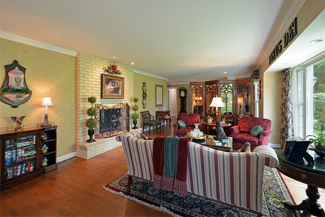 833 North Inverway Road Inverness, IL 60067 - Photo 9 of 25 a living room with furniture a rug and a window