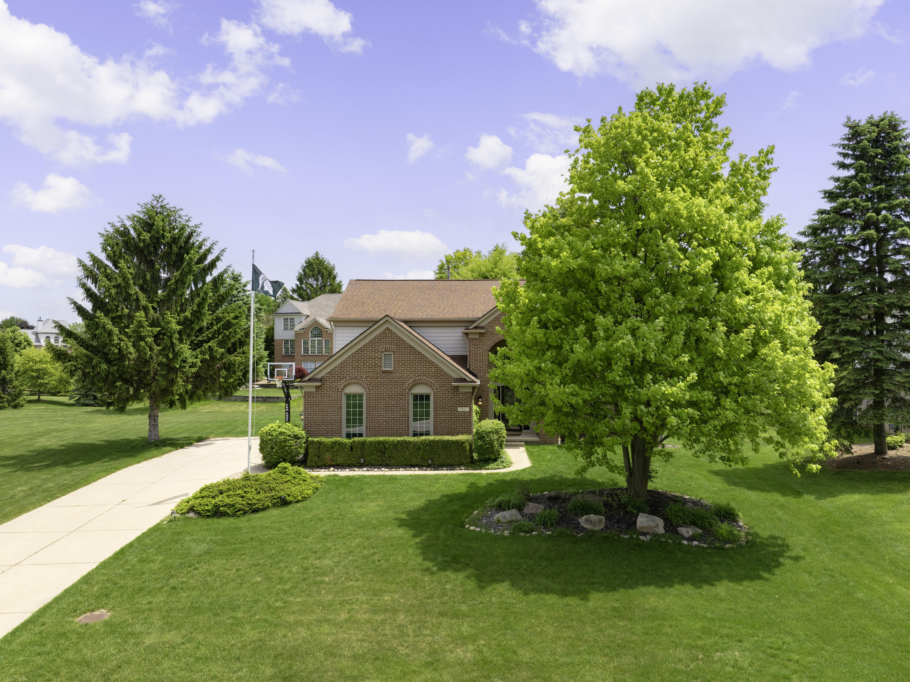 4923 Lexington Court Rochester, MI 48306 - Photo 2 of 42 4923 Lexington Ct 02